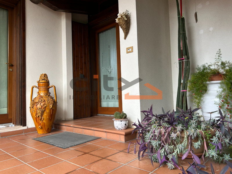 Scopri questa villa singola situata nel cuore di Pove del Grappa, un comune incantevole che offre...