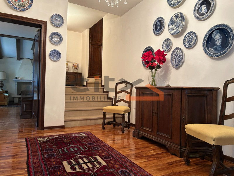 Scopri questa villa singola situata nel cuore di Pove del Grappa, un comune incantevole che offre...