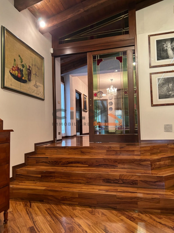 Scopri questa villa singola situata nel cuore di Pove del Grappa, un comune incantevole che offre...