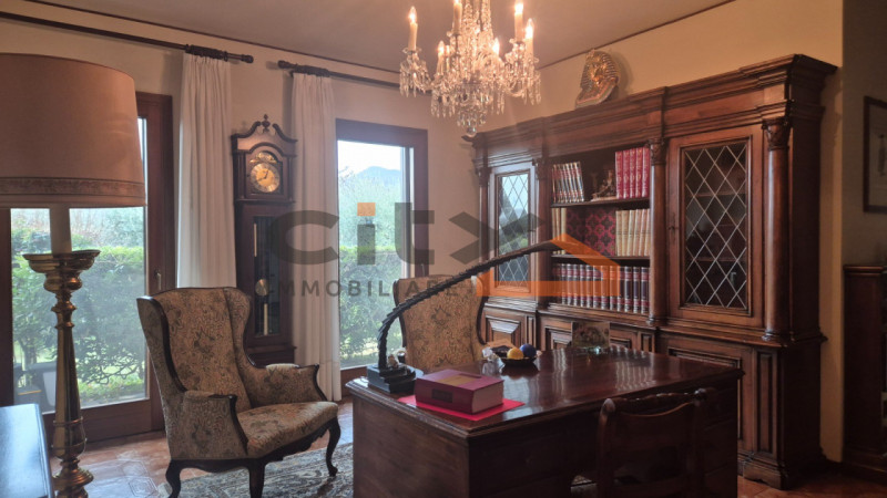 Scopri questa villa singola situata nel cuore di Pove del Grappa, un comune incantevole che offre...