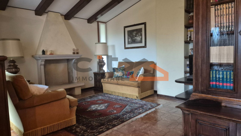 Scopri questa villa singola situata nel cuore di Pove del Grappa, un comune incantevole che offre...