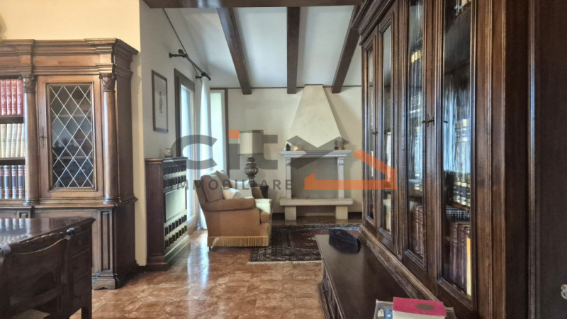 Scopri questa villa singola situata nel cuore di Pove del Grappa, un comune incantevole che offre...