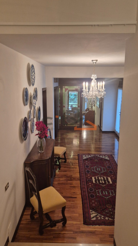 Scopri questa villa singola situata nel cuore di Pove del Grappa, un comune incantevole che offre...