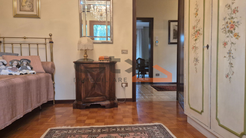 Scopri questa villa singola situata nel cuore di Pove del Grappa, un comune incantevole che offre...