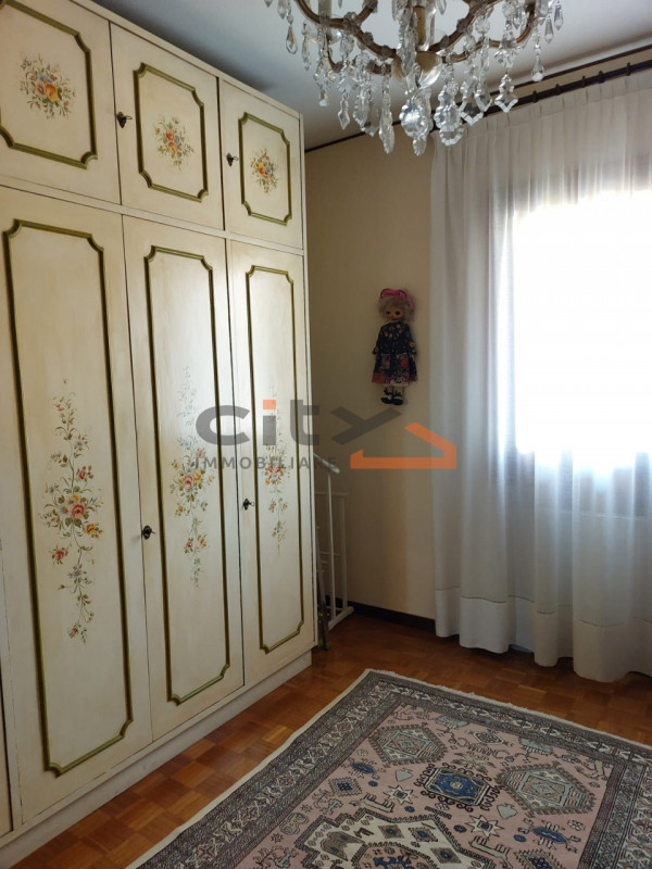 Scopri questa villa singola situata nel cuore di Pove del Grappa, un comune incantevole che offre...