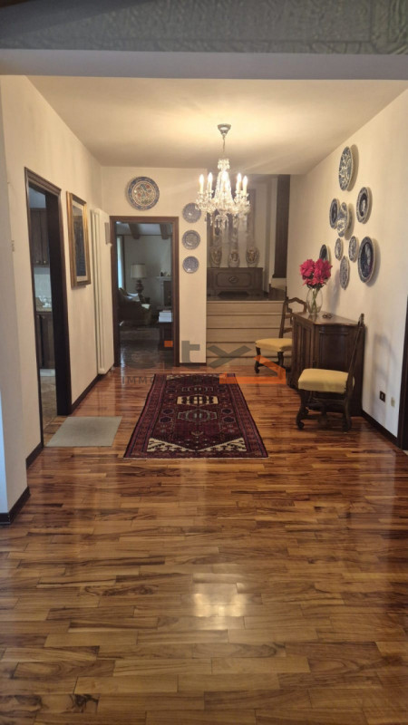 Scopri questa villa singola situata nel cuore di Pove del Grappa, un comune incantevole che offre...