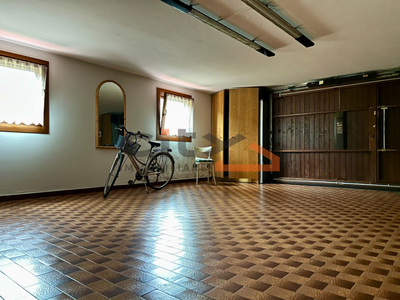 Scopri questa villa singola situata nel cuore di Pove del Grappa, un comune incantevole che offre...