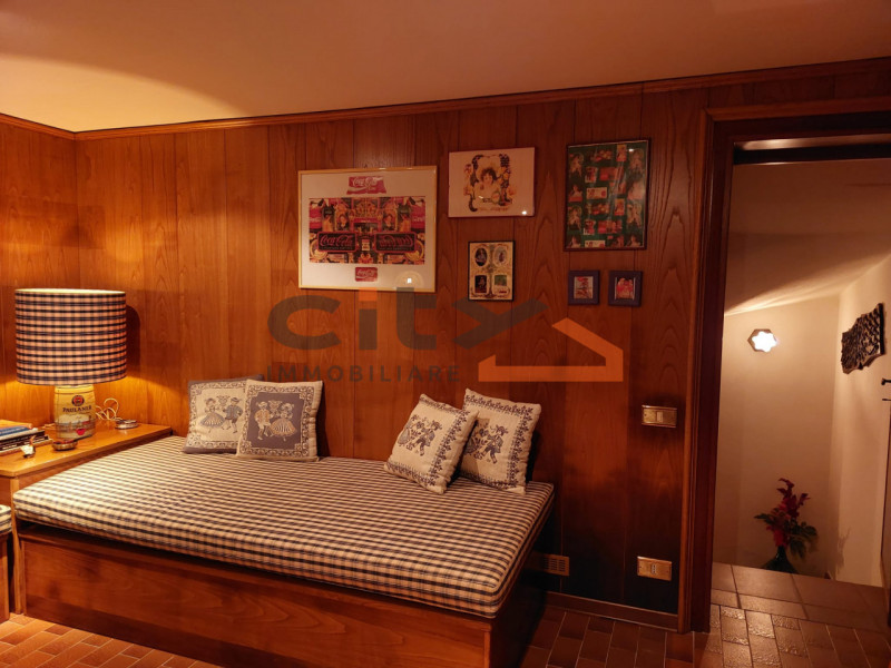 Scopri questa villa singola situata nel cuore di Pove del Grappa, un comune incantevole che offre...