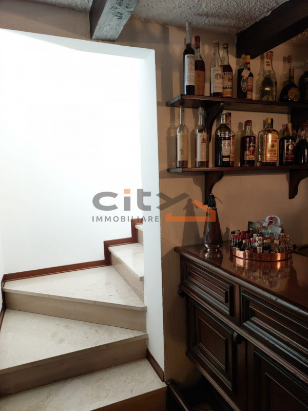 Scopri questa villa singola situata nel cuore di Pove del Grappa, un comune incantevole che offre...