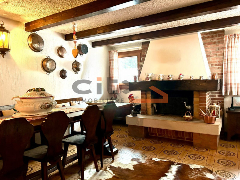 Scopri questa villa singola situata nel cuore di Pove del Grappa, un comune incantevole che offre...