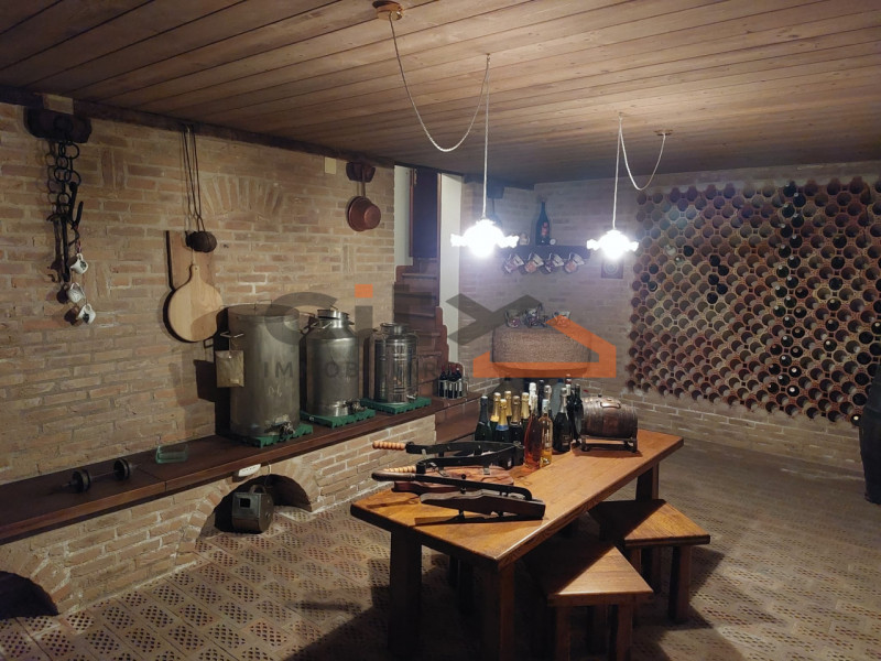 Scopri questa villa singola situata nel cuore di Pove del Grappa, un comune incantevole che offre...