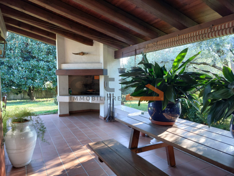 Scopri questa villa singola situata nel cuore di Pove del Grappa, un comune incantevole che offre...