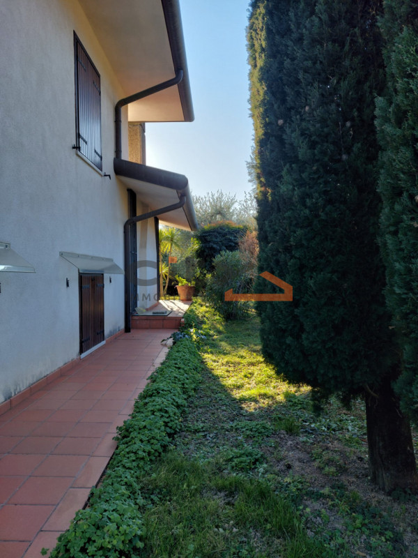 Scopri questa villa singola situata nel cuore di Pove del Grappa, un comune incantevole che offre...