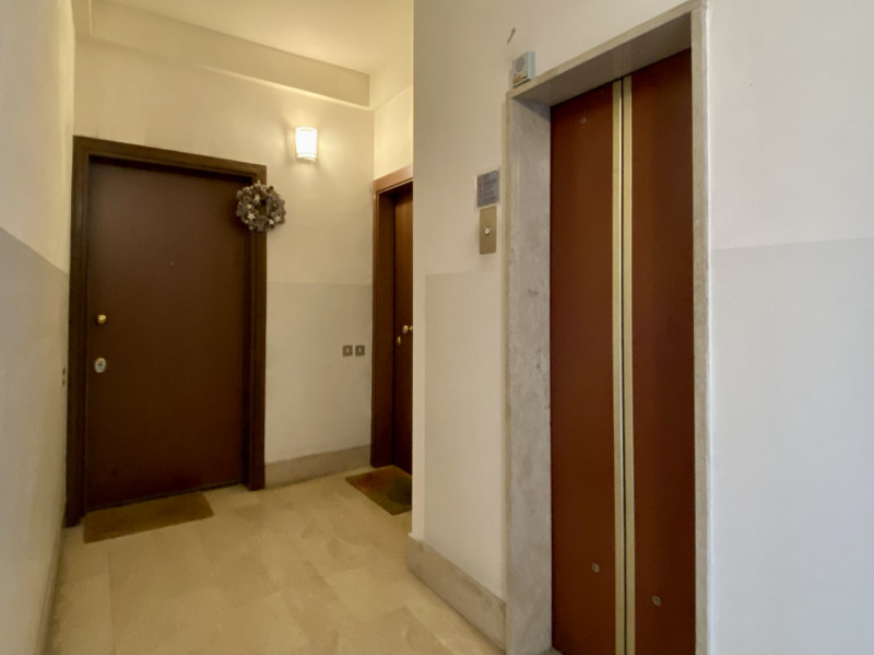 In zona Mercato Nuovo, a breve distanza dal centro storico di Vicenza e circondato dai principali...