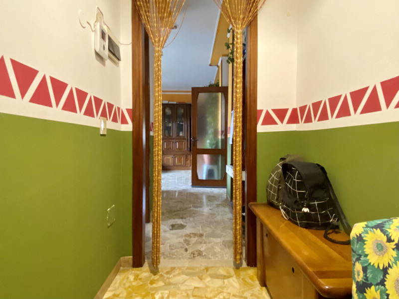 In zona San Pio a Vicenza, precisamente in Via Andrea Marani, proponiamo in vendita un appartamen...