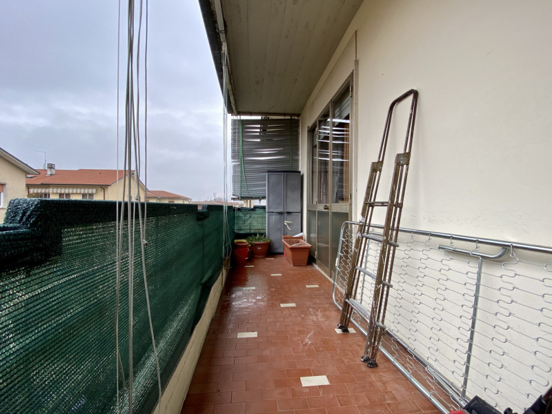 In zona San Pio a Vicenza, precisamente in Via Andrea Marani, proponiamo in vendita un appartamen...