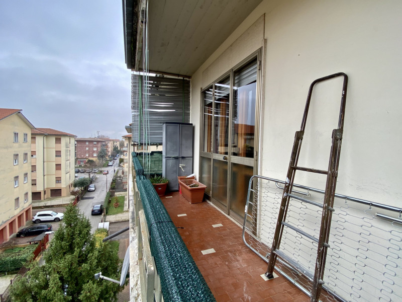 In zona San Pio a Vicenza, precisamente in Via Andrea Marani, proponiamo in vendita un appartamen...