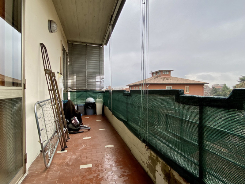 In zona San Pio a Vicenza, precisamente in Via Andrea Marani, proponiamo in vendita un appartamen...