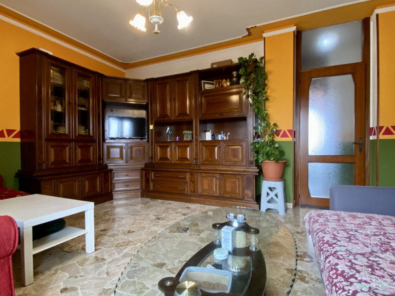 In zona San Pio a Vicenza, precisamente in Via Andrea Marani, proponiamo in vendita un appartamen...