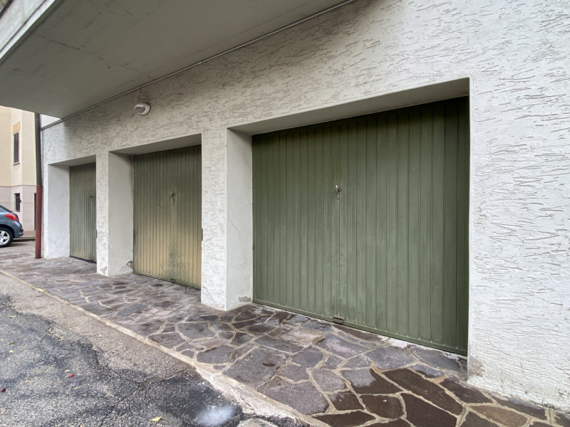 In zona San Pio a Vicenza, precisamente in Via Andrea Marani, proponiamo in vendita un appartamen...