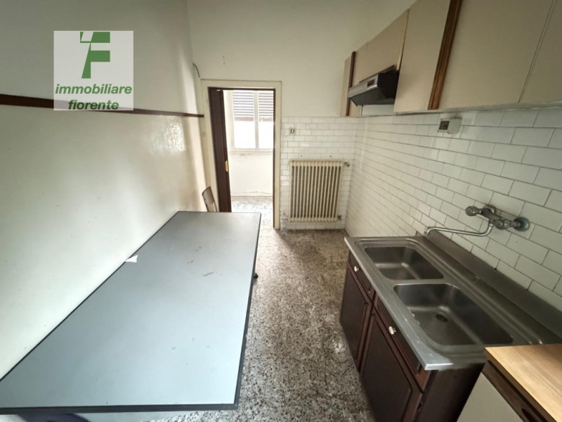 LIBERA SUBITO...PORZIONE DI CASA SU 2 LIVELLI DI MQ 108 TOTALI...CON INGRESSO PEDONALE E CARRAIO ...