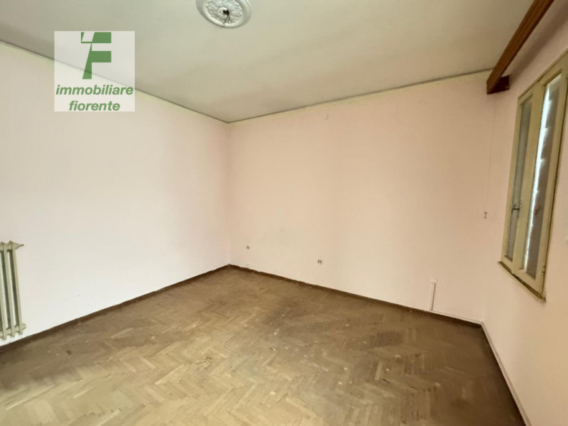 LIBERA SUBITO...PORZIONE DI CASA SU 2 LIVELLI DI MQ 108 TOTALI...CON INGRESSO PEDONALE E CARRAIO ...