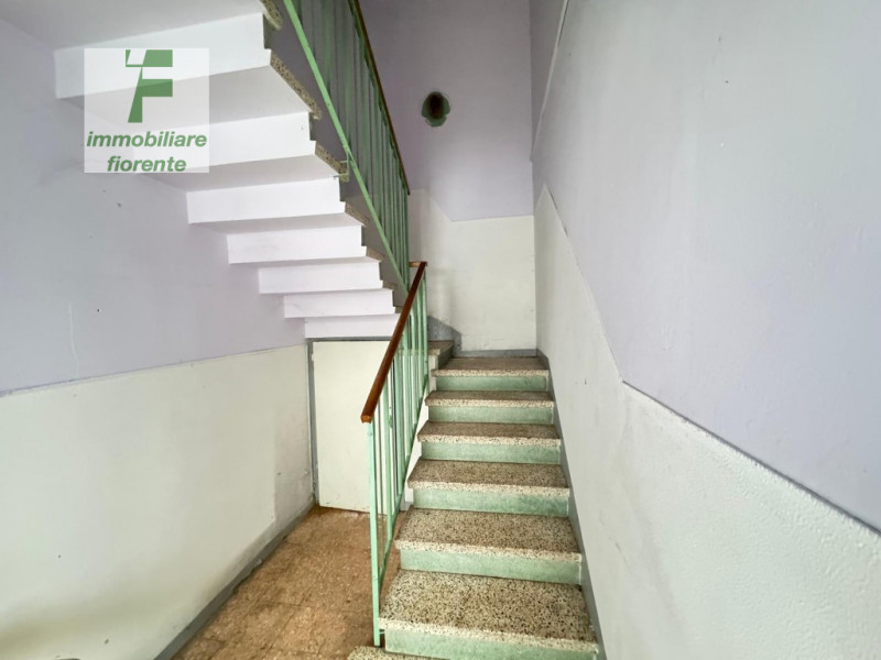 LIBERA SUBITO...PORZIONE DI CASA SU 2 LIVELLI DI MQ 108 TOTALI...CON INGRESSO PEDONALE E CARRAIO ...