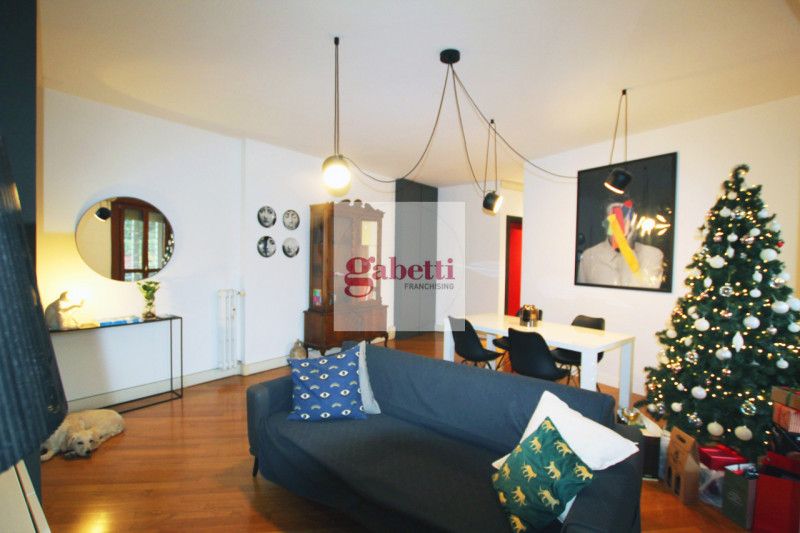 Nel cuore della rinomata zona Istituti-Portello di Padova,  proponiamo in vendita un raffinato ap...