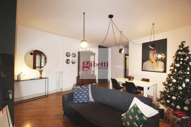 Nel cuore della rinomata zona Istituti-Portello di Padova,  proponiamo in vendita un raffinato ap...