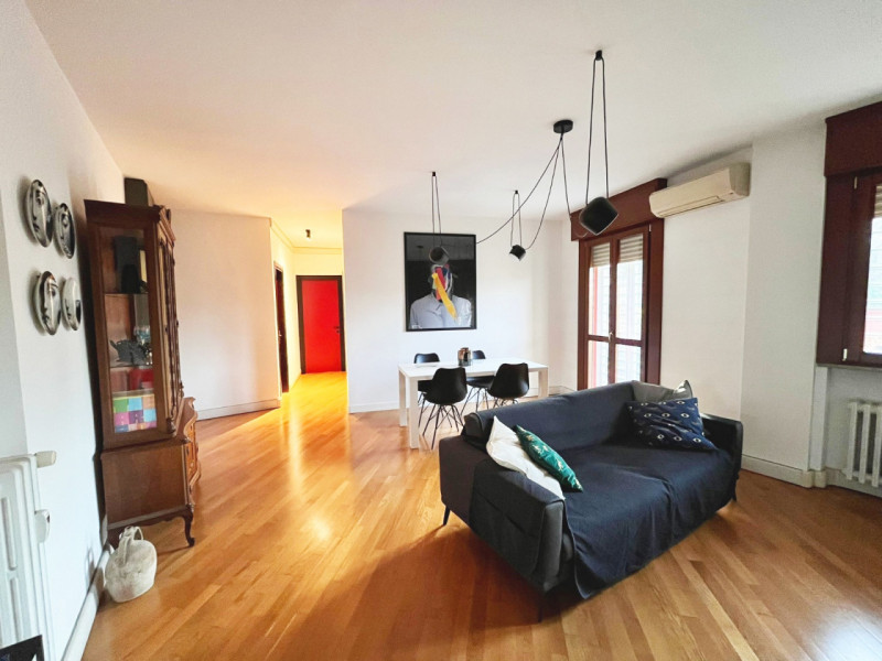 Nel cuore della rinomata zona Portello Istituti di Padova,  proponiamo in vendita un raffinato ap...