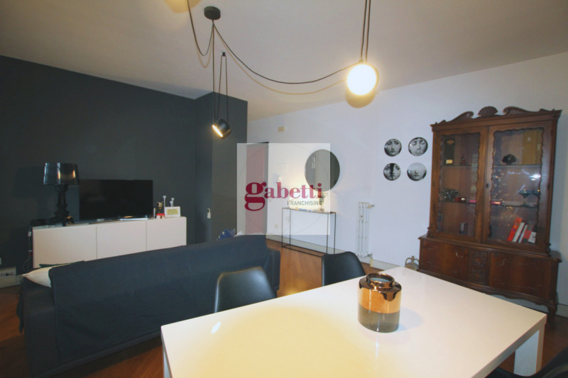 Nel cuore della rinomata zona Istituti-Portello di Padova,  proponiamo in vendita un raffinato ap...