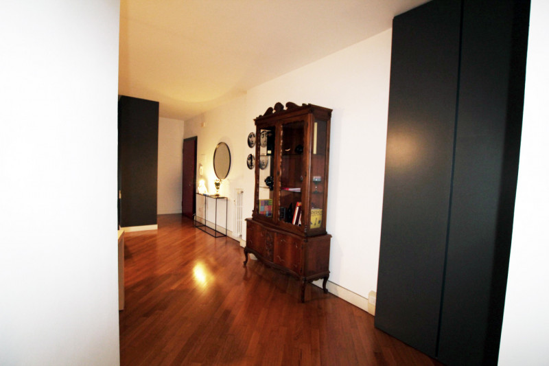 Nel cuore della rinomata zona Portello Istituti di Padova,  proponiamo in vendita un raffinato ap...