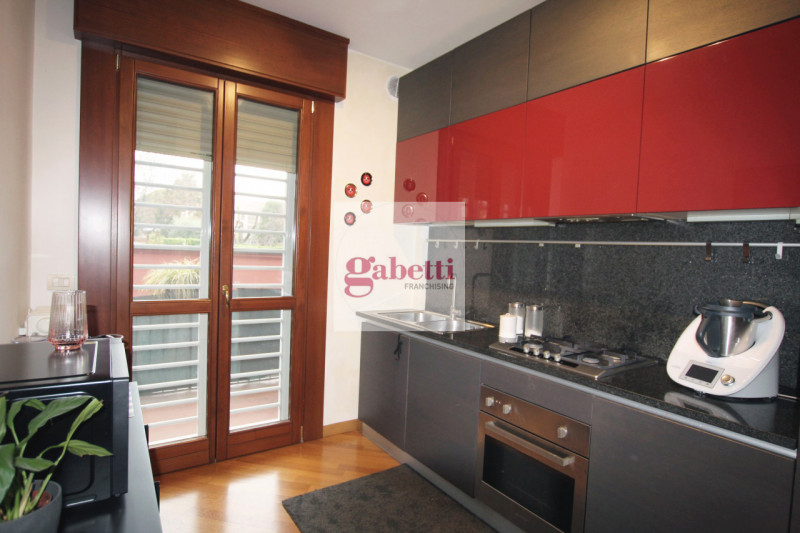 Nel cuore della rinomata zona Istituti-Portello di Padova,  proponiamo in vendita un raffinato ap...