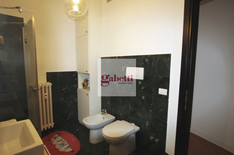 Nel cuore della rinomata zona Istituti-Portello di Padova,  proponiamo in vendita un raffinato ap...