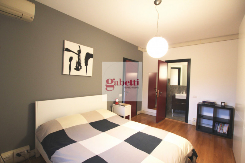 Nel cuore della rinomata zona Istituti-Portello di Padova,  proponiamo in vendita un raffinato ap...