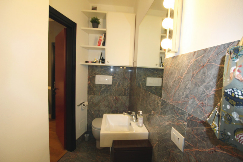 Nel cuore della rinomata zona Portello Istituti di Padova,  proponiamo in vendita un raffinato ap...