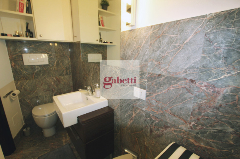 Nel cuore della rinomata zona Istituti-Portello di Padova,  proponiamo in vendita un raffinato ap...