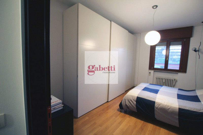 Nel cuore della rinomata zona Istituti-Portello di Padova,  proponiamo in vendita un raffinato ap...