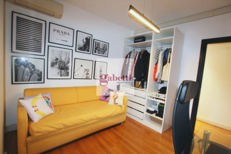 Nel cuore della rinomata zona Istituti-Portello di Padova,  proponiamo in vendita un raffinato ap...