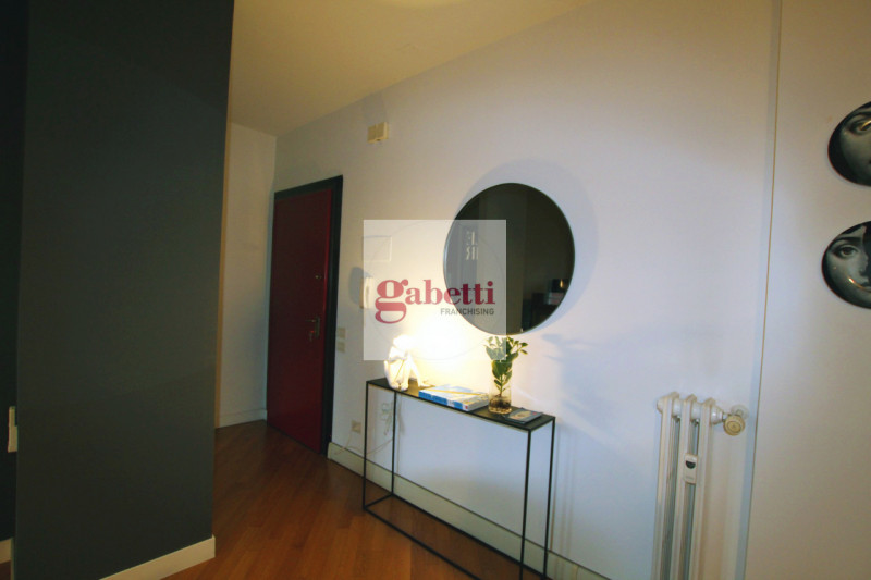 Nel cuore della rinomata zona Istituti-Portello di Padova,  proponiamo in vendita un raffinato ap...