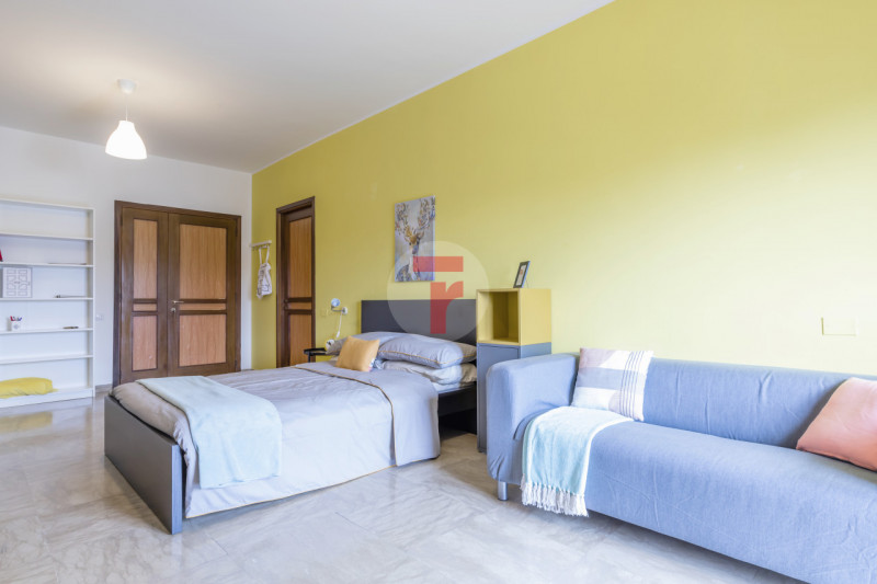 In condominio realizzato con criteri signorili e accurati, appartamento inserito in un contesto p...