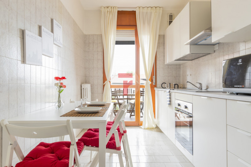 In condominio realizzato con criteri signorili e accurati, appartamento inserito in un contesto p...
