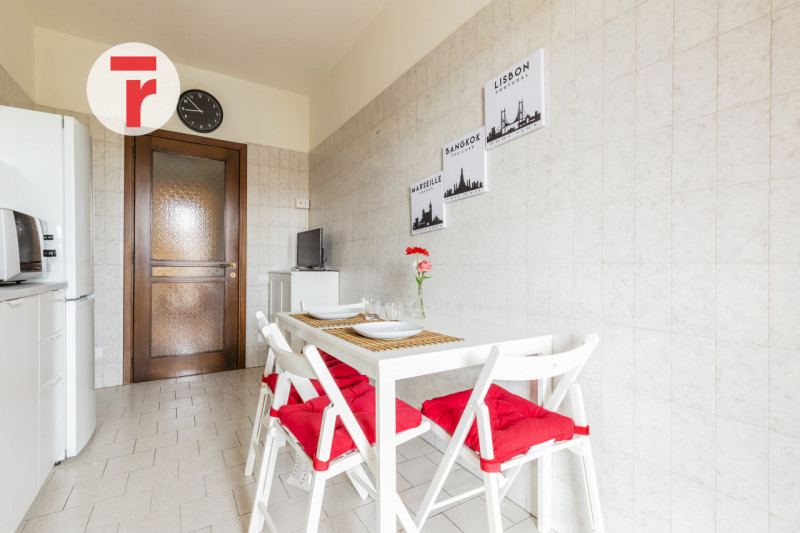 In condominio realizzato con criteri signorili e accurati, appartamento inserito in un contesto p...