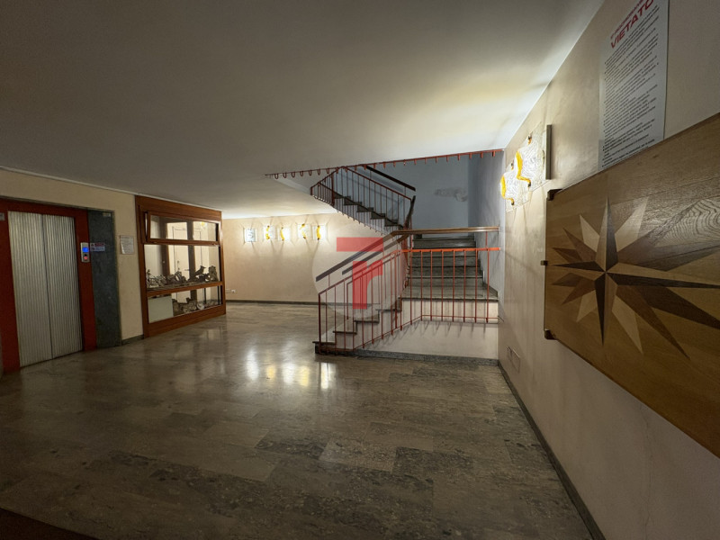 In condominio realizzato con criteri signorili e accurati, appartamento inserito in un contesto p...