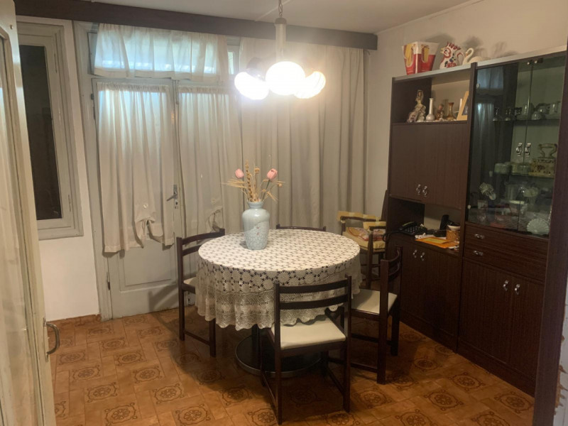 Proponiamo in esclusiva la vendita di una casa singola terratetto situata nella comoda e servita ...