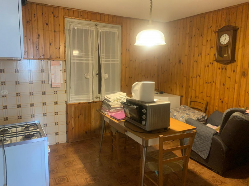 Proponiamo in esclusiva la vendita di una casa singola terratetto situata nella comoda e servita ...