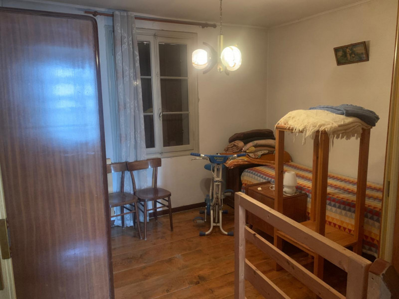 Proponiamo in esclusiva la vendita di una casa singola terratetto situata nella comoda e servita ...