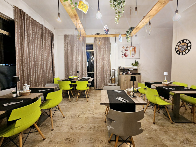 A Treponti, frazione del Comune di Teolo, proponiamo in vendita un negozio per investimento. L’im...