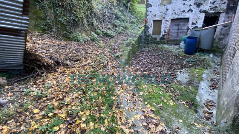 LUGO DI VICENZA. 
Sviluppato su tre livelli per un totale di 75mq con giardino/terreno attiguo di...