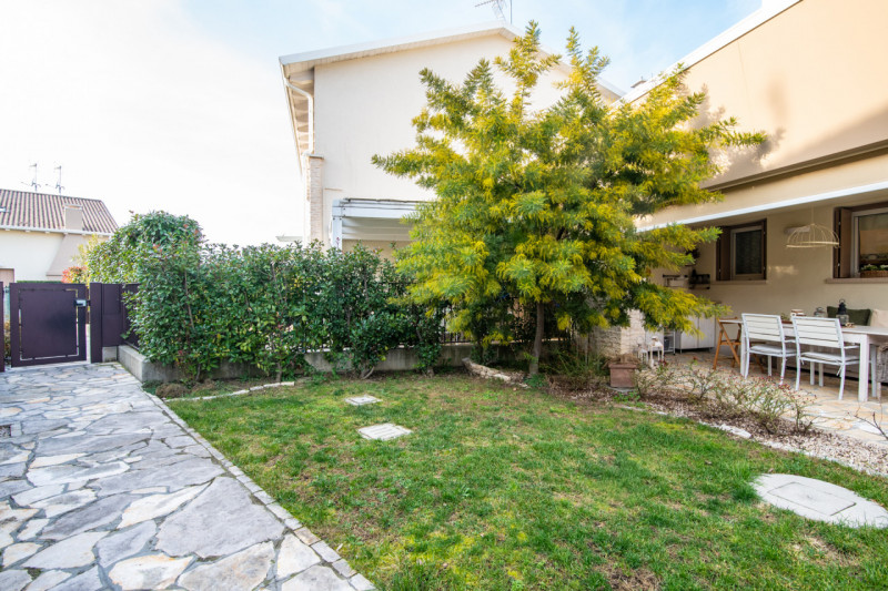 MONTEGROTTO TERME Proponiamo in vendita una recentissima porzione di villa in trifamiliare, situa...